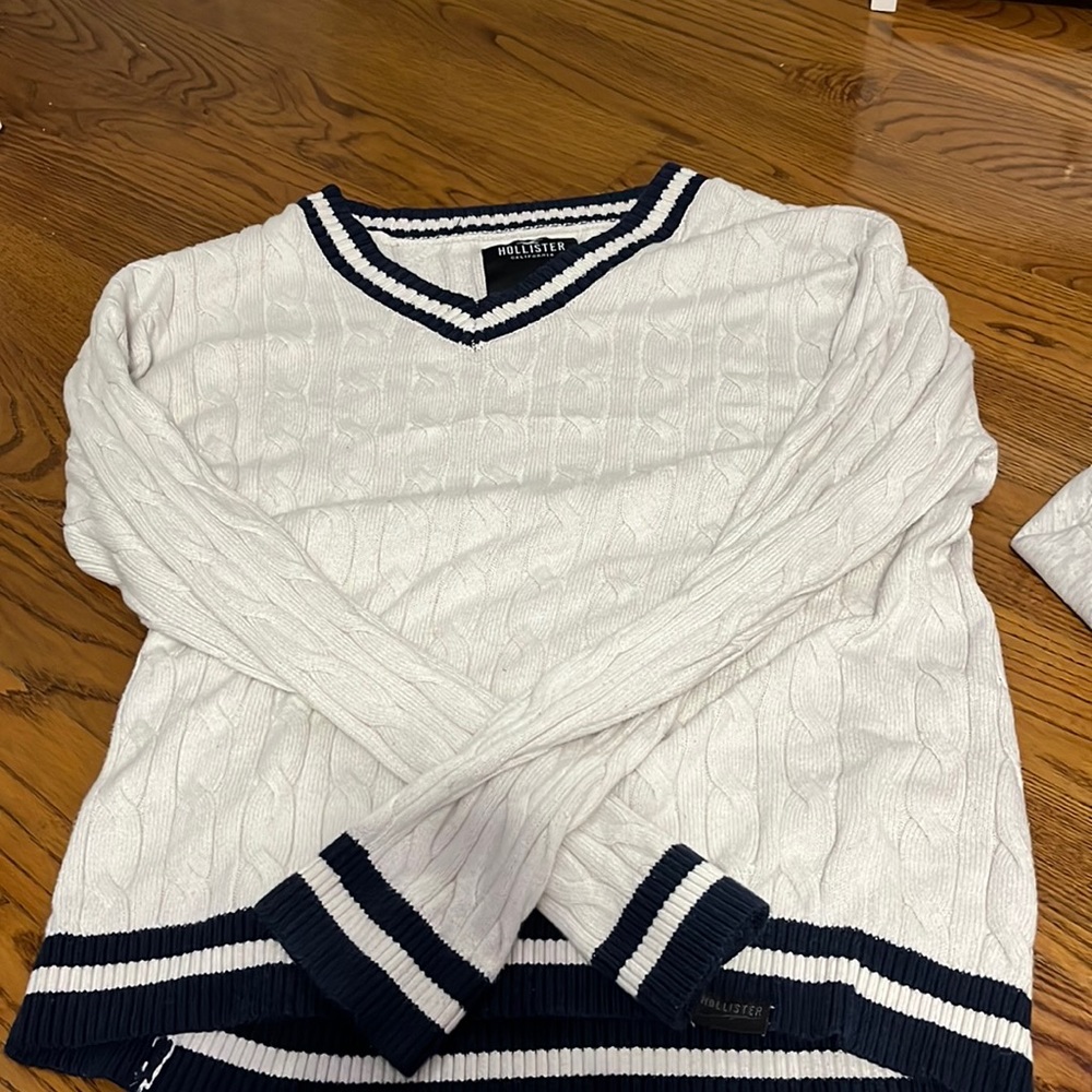 Hollister sweater